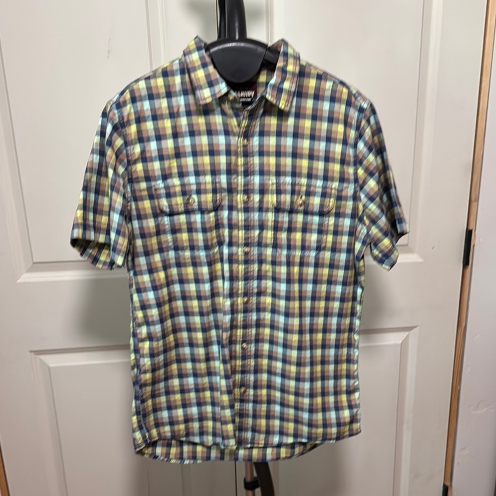 Alesbury Mens M button down shirt